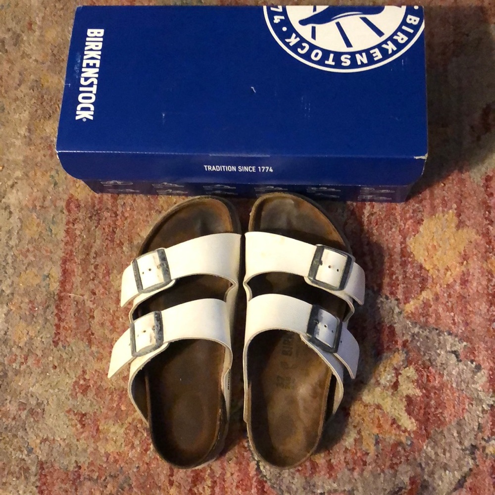 Women’s Birkenstock white, size 8! Great condition